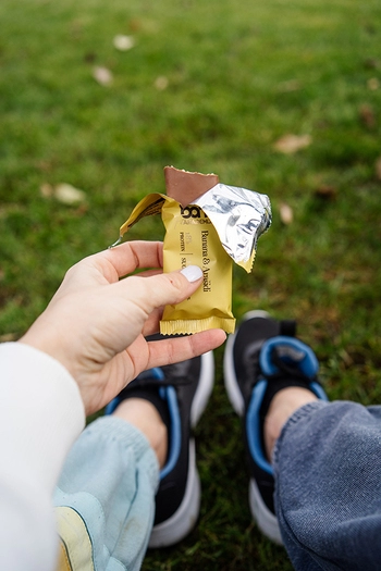 Proteinová tyčinka se sladidlem, banánem a arašídy