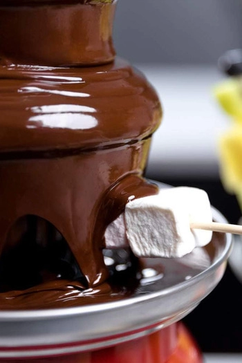 Sada mléčné čokolády na fontánu a mini fontána