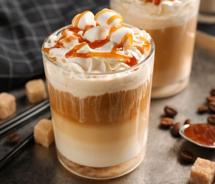 karamelová ledová káva