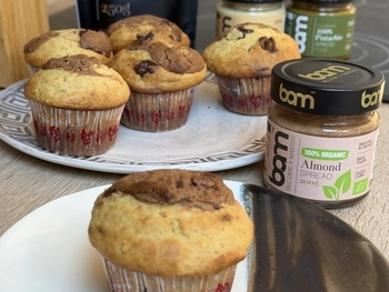 sťavnaté muffiny se 100 mandlovou pomazánkou