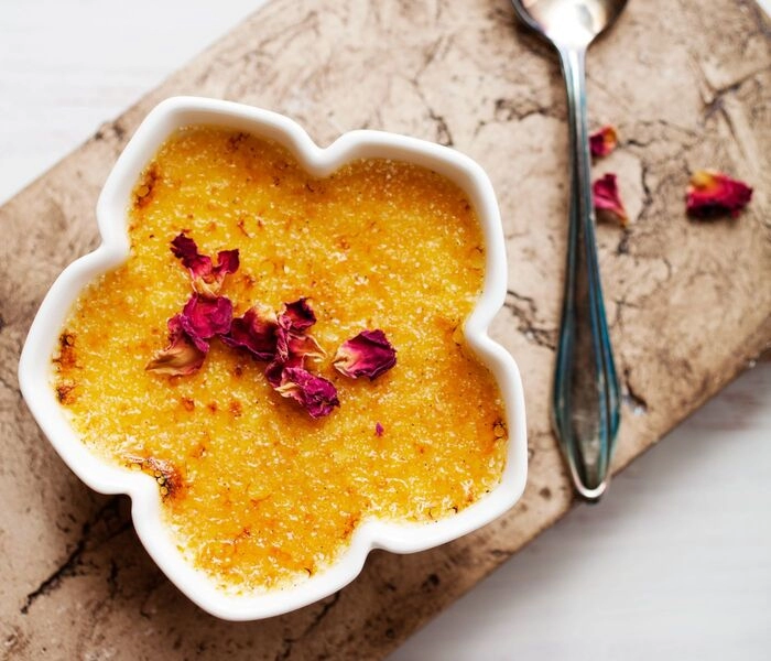 creme brulée s mangovou polevou bam