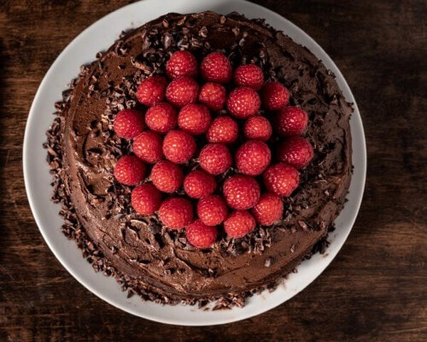 cokoládový dort s malinami